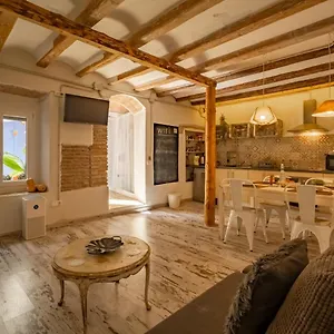 apartamento-en-el-corazon-de-tarragona-planta-baja-con-patio.top-hotels-tarragona.com/